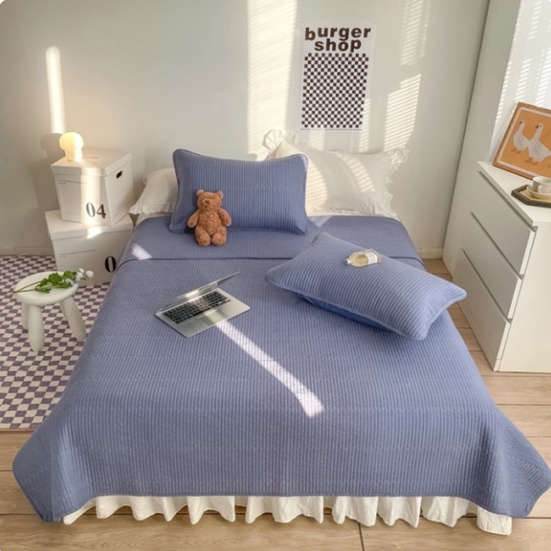 Quiltad spetsfast sängskydd